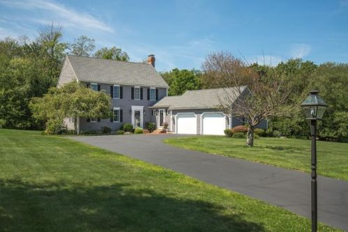 8 Alana Dr, Sutton, MA 01590-2812