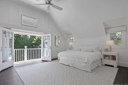 5 Mansfield Pl, Westport CT  06880-5045 exterior