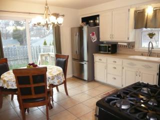 8134 Lisbon Ave, Milwaukee, WI 53222-3827