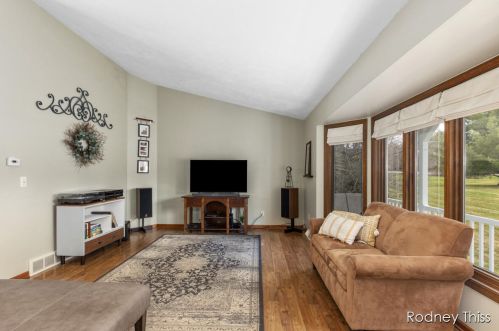 02040 Leonard St, Grand Rapids, MI 49534-3828