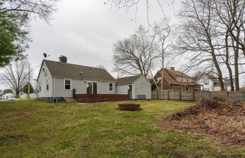 129 Lancaster Ave, West Springfield MA 01089-2235 exterior