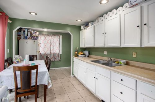 1408 Stockbridge Ave, Kalamazoo MI 49001-3904 exterior