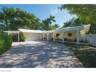 464 Golf Dr, Naples, FL 34102-5352