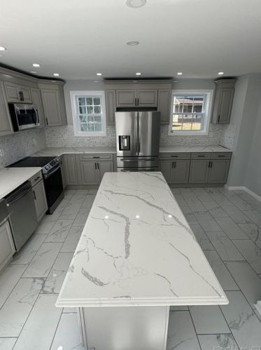 77 Prospect Hill Rd, Windsor CT  06095-1642 exterior