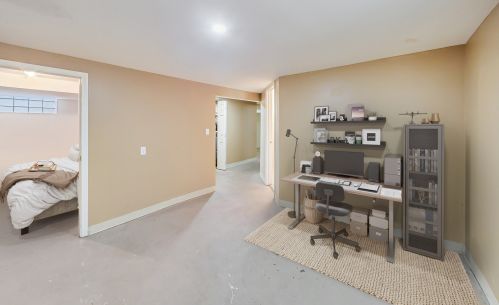 8908 Dorchester Ave, Chicago IL 60619-7005 exterior