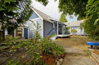 7739 18th Ave, Seattle WA  98115-4425 exterior