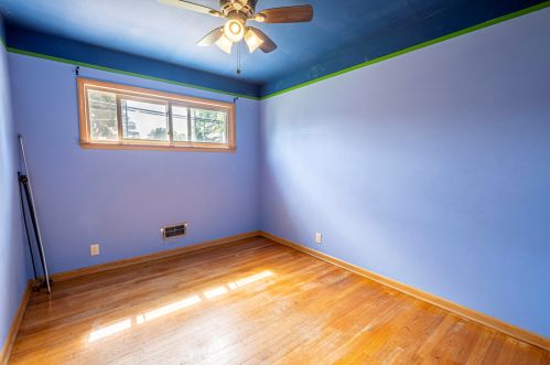 9232 Elmore Ct, Milwaukee WI 53222-2522 exterior