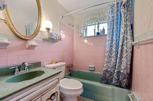 543 Lucy Dr, Pittsburgh PA 15236-3336 exterior