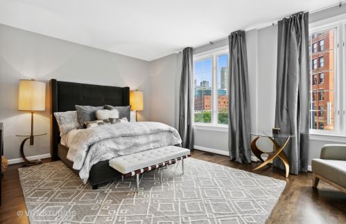 700 Orleans St, Chicago IL 60610-5017 exterior