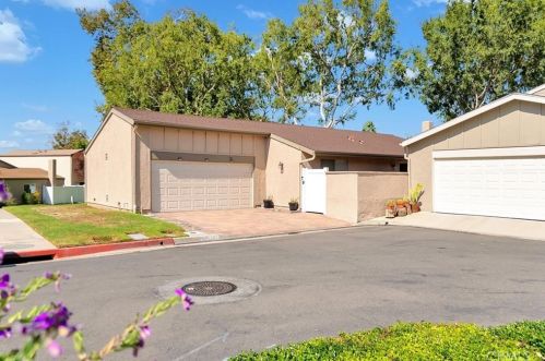 2901 Parkwood Ct, Fullerton, CA 92835-2335