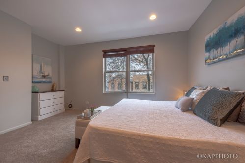 957 Honore St, Chicago IL 60657-2007 exterior