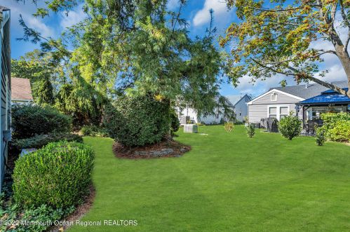 8 Gladstone Ave, Lakehurst NJ 08759-6625 exterior