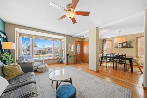 5356 Neenah Ave, Chicago, IL 60638-1230