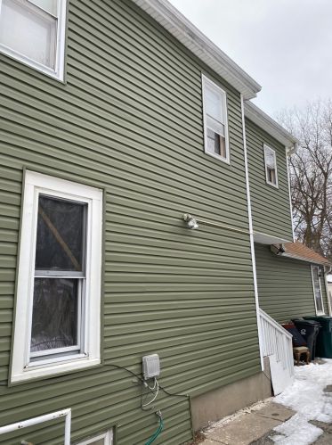 611 Jackson St, Waukegan, IL 60085-3849