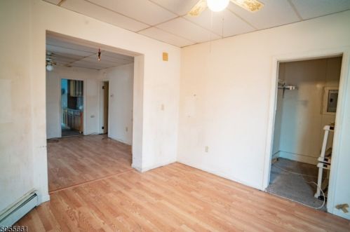 588 38th St, Paterson NJ 07504-1327 exterior