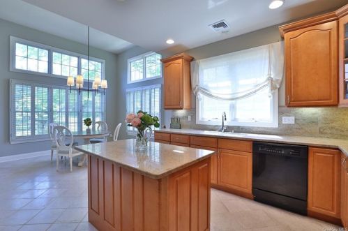 17 Caruso Pl, Armonk NY 10504-1366 exterior