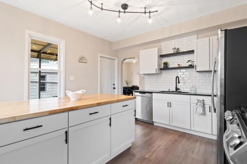 2812 8th St, Milwaukee WI 53215-3933 exterior