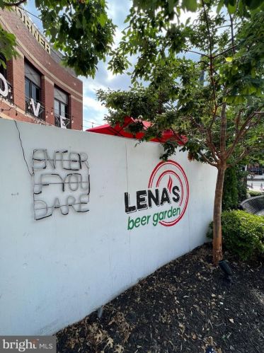 18 Masonic Vw Ave, Alexandria VA 22301-2204 exterior