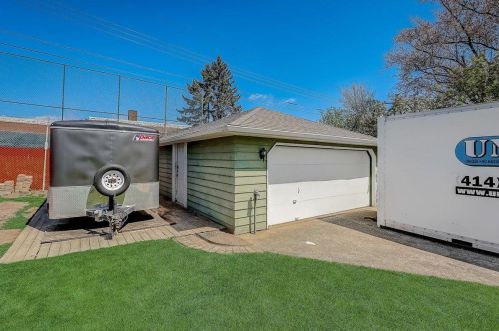 9438 Montana Ave, Milwaukee WI 53227-3324 exterior