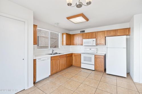 8238 Placita Del Parque, Tucson AZ  85747-5244 exterior