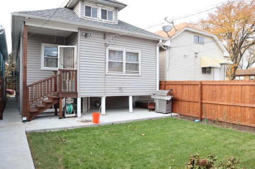 10403 Avenue, Chicago IL  60617-6240 exterior