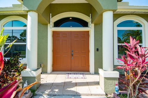 1080 Romaine Ln, Fort Pierce FL 34953-3675 exterior