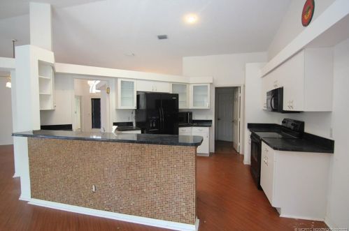 182 Carter Ave, Fort Pierce FL 34983-2901 exterior