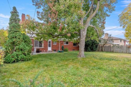 5975 Hubbell St, Dearborn Heights MI 48127-2445 exterior