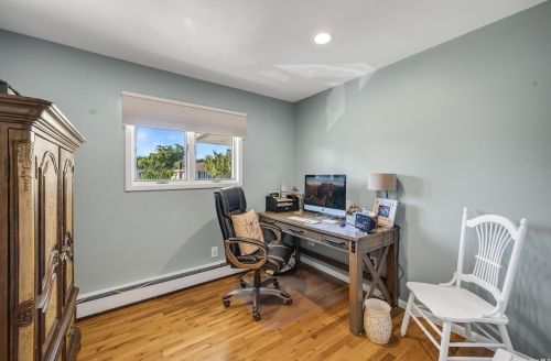 15 Farmstead Rd, Commack NY 11725-1506 exterior