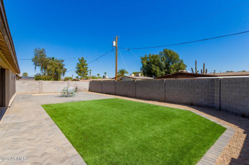 11411 33rd Ave, Phoenix AZ 85051-5972 exterior