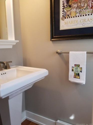 117 Whipstick Rd, Wilton CT 06897-1232 exterior