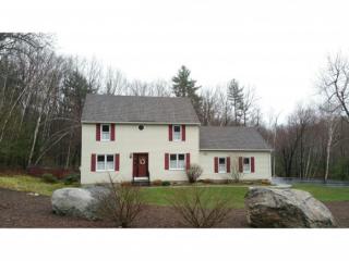 7 Helen Dr, Manchester, NH 03106-2005