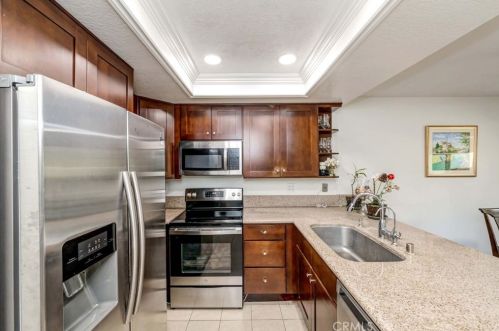 803 Creekside Dr, Fullerton CA 92833-2176 exterior