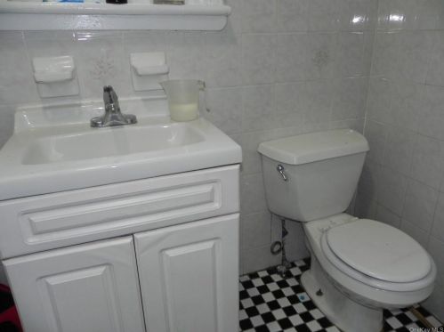 1847 Holland Ave, Bronx NY 10467-8304 exterior