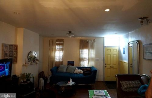 2237 Carpenter St, Philadelphia PA 19146-2418 exterior