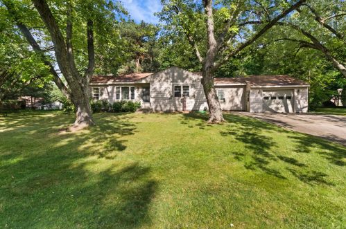 7633 Lk Wood Dr, Kalamazoo MI 49002-4337 exterior