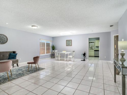 9114 Camino Villa Blvd, Tampa FL 33635-1066 exterior