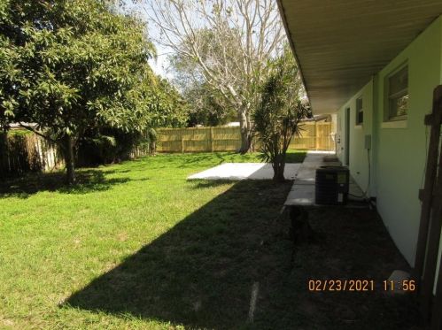 130 Wisteria Ave, Fort Pierce FL 34982-5907 exterior