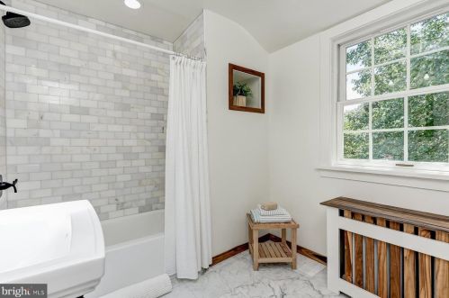 3912 Blackthorn St, Bethesda MD 20815-5056 exterior