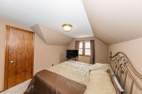 8930 Lincoln Ave, Milwaukee WI 53207-1711 exterior