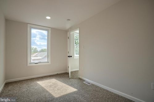 330 Oak St, Pottstown PA  19464-5357 exterior