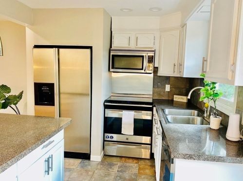 208 Wrentham Rd, Springfield MA 01119-1831 exterior