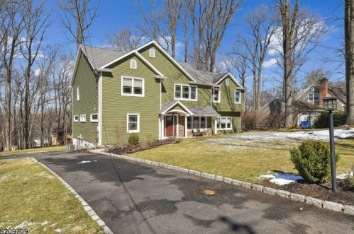 51 Webster Dr, Berkeley Heights, NJ 07922-2028