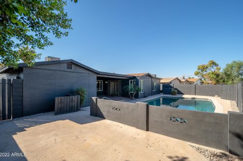 3824 Carol Ave, Phoenix AZ 85021-2091 exterior