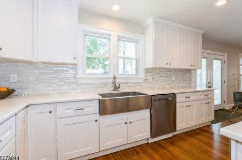 54 Garden Oval, Springfield, NJ 07081-1822