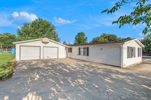 341 Summit Dr, Watervliet, MI 49098-9366