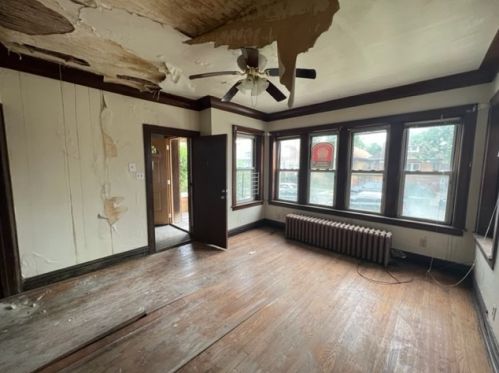 6940 Campbell Ave, Chicago, IL 60645-4604