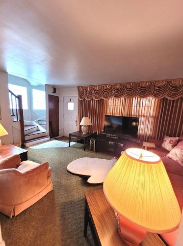 12321 Sangamon St, Chicago, IL 60827-6228