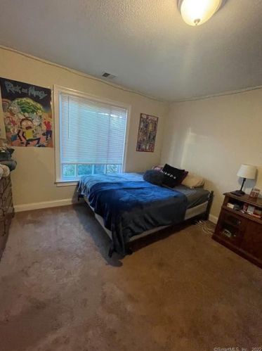 89 Old Broadway, North Haven CT 06473-1606 exterior