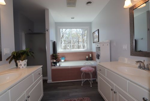 11 Hubbard Rd, Dover NH 03820-4272 exterior